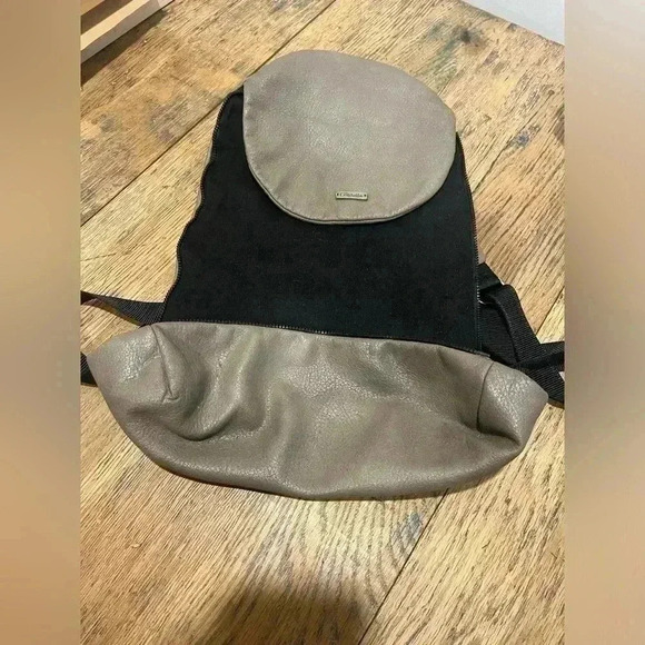 📍 COACHELLA Convertible Backpack with Interchangeable Pocket - Picture 6 of 10